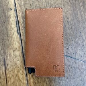 NWOT Ekster parliament Italian tan wallet